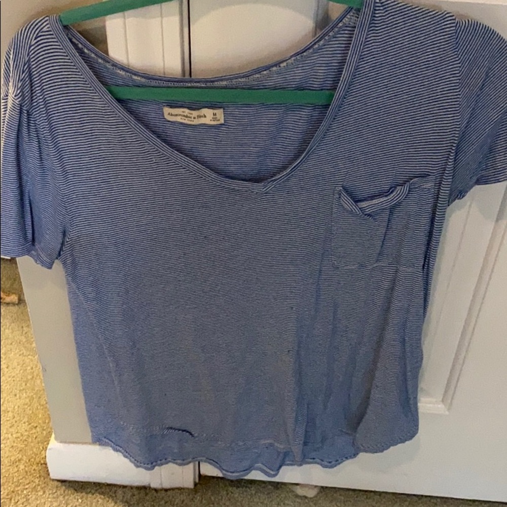 Pocket tee, blue and white thin stripes